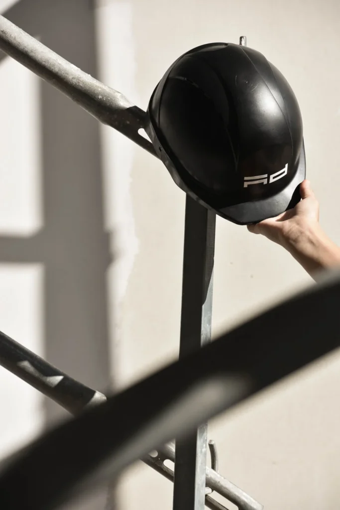 Detail of a site helmet — Archidom Lab