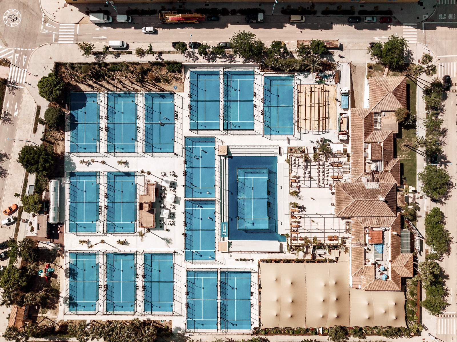 Nueva Alcántara Club — club deportivo en San Pedro de Alcántara · Archidom Studio — imagen 1