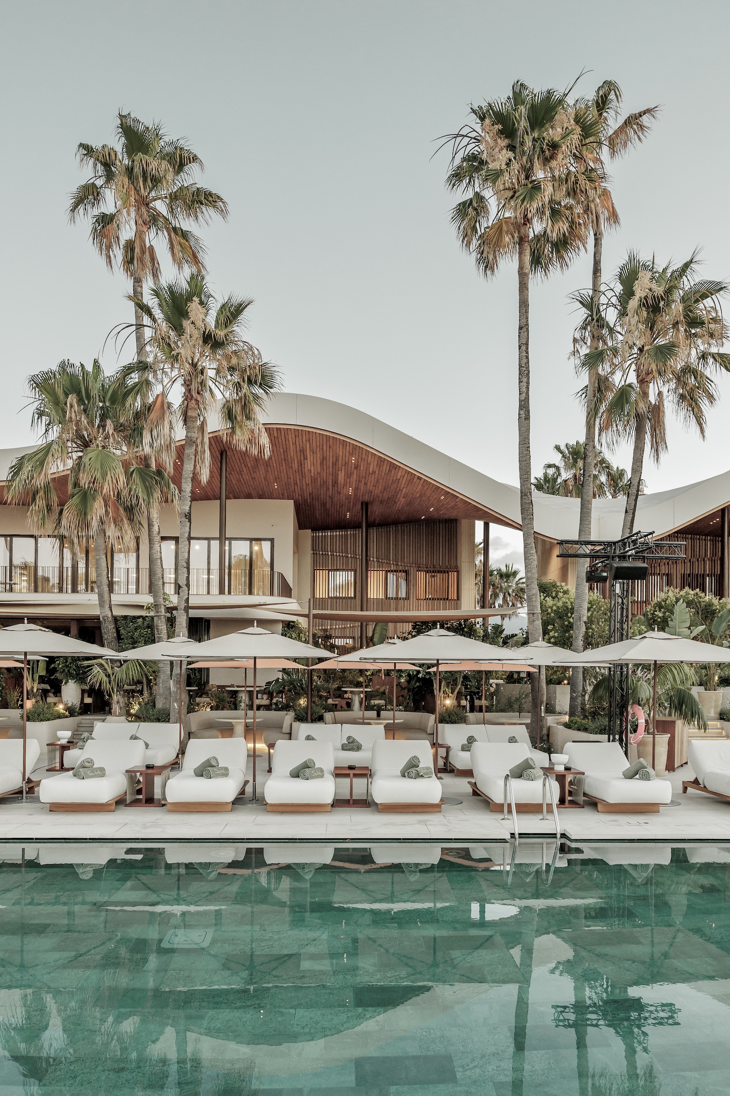 Laguna Village — centro comercial en Estepona · Archidom Studio — imagen 2
