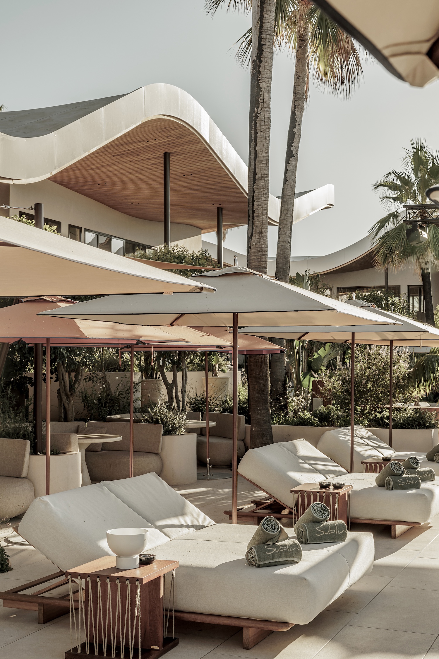 Laguna Village — centro comercial en Estepona · Archidom Studio — imagen 3