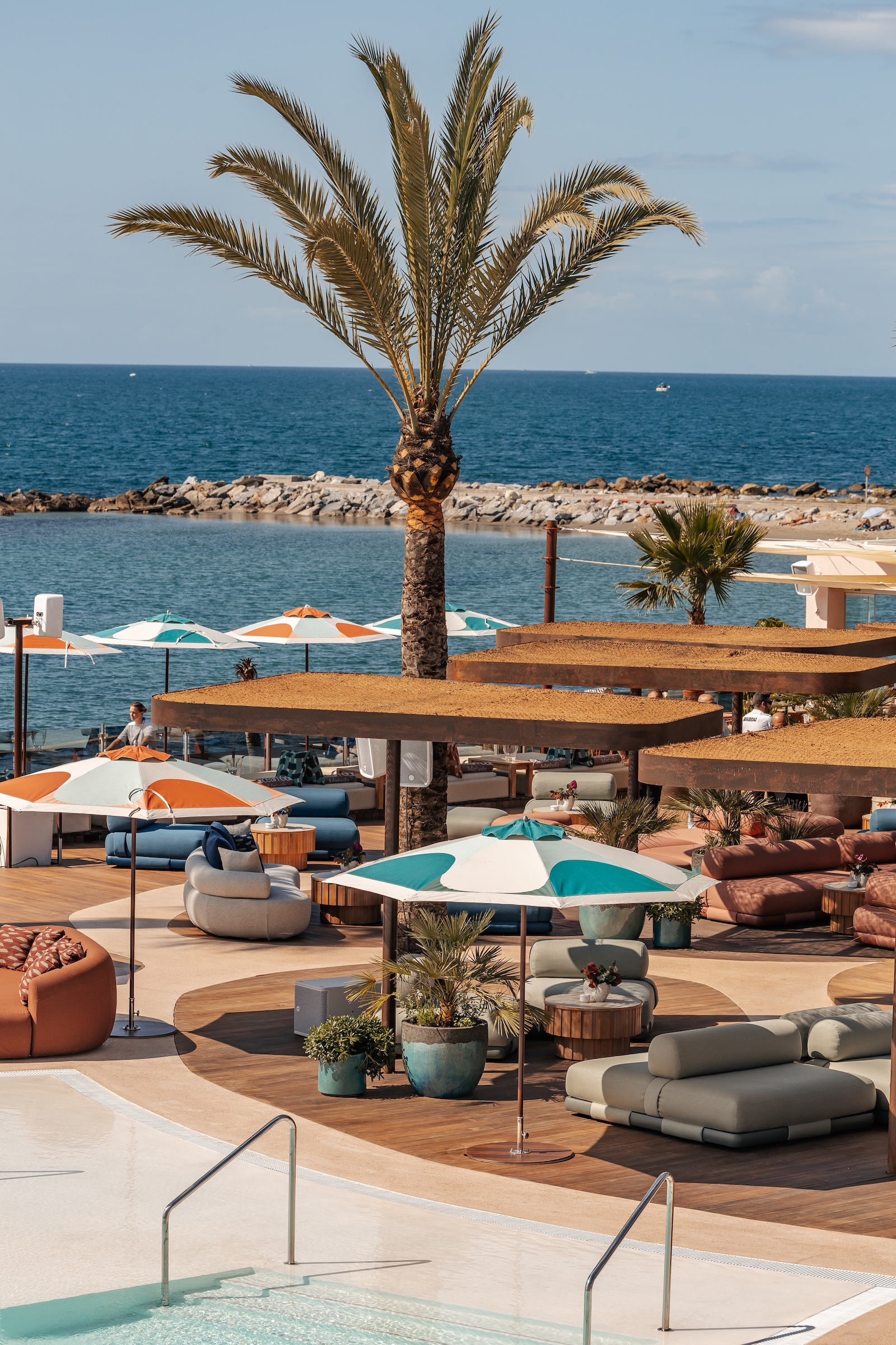 Ocean Club — beach club en Puerto Banús · Archidom Studio — imagen 1
