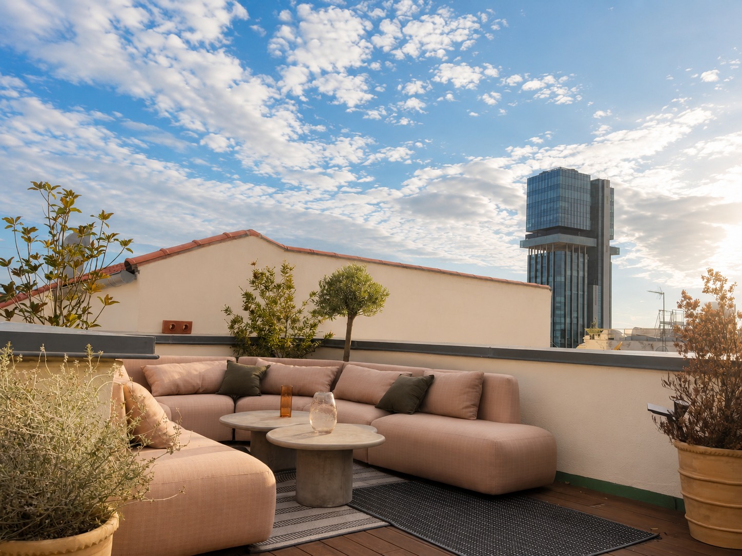 Oficina de Archidom Studio en Madrid — terraza en Calle Serrano · estudio de arquitectura e interiorismo en Marbella y Madrid