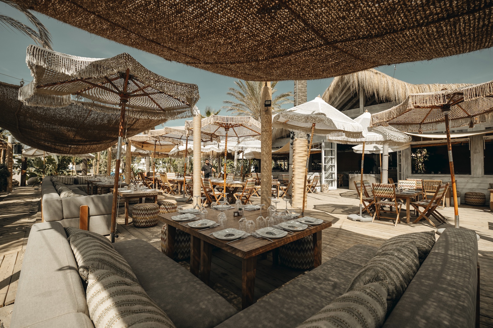 Playa Padre — 马贝拉海滩俱乐部 · Archidom Studio — 图 2