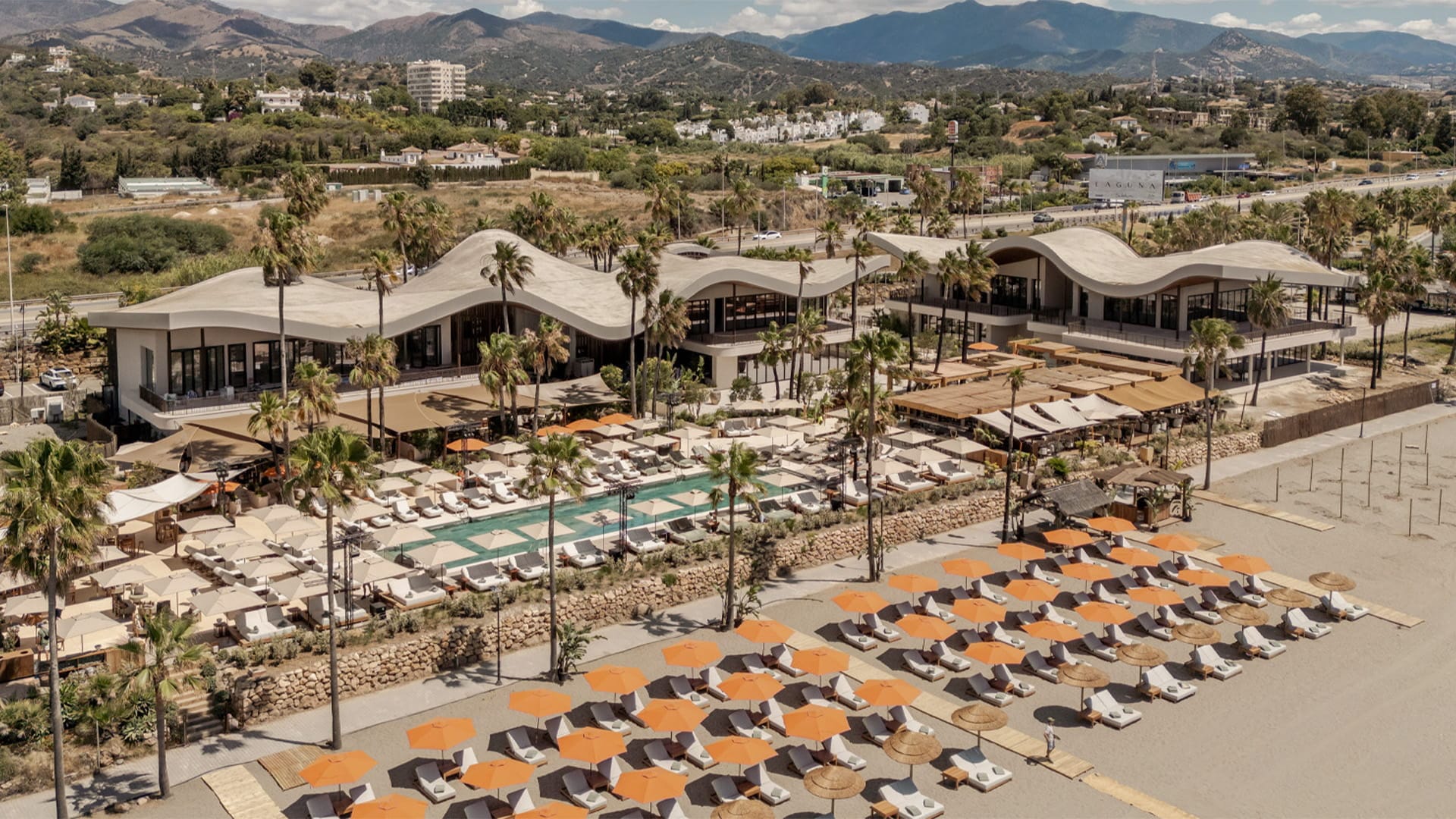 Laguna Village en Estepona — beach club y centro comercial de Archidom Studio, estudio de arquitectura e interiorismo en Marbella y Madrid