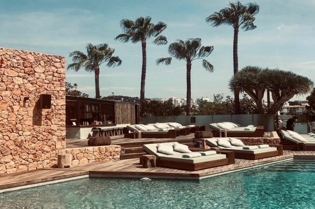UM — beach club en Portals · Archidom Studio — imagen 3