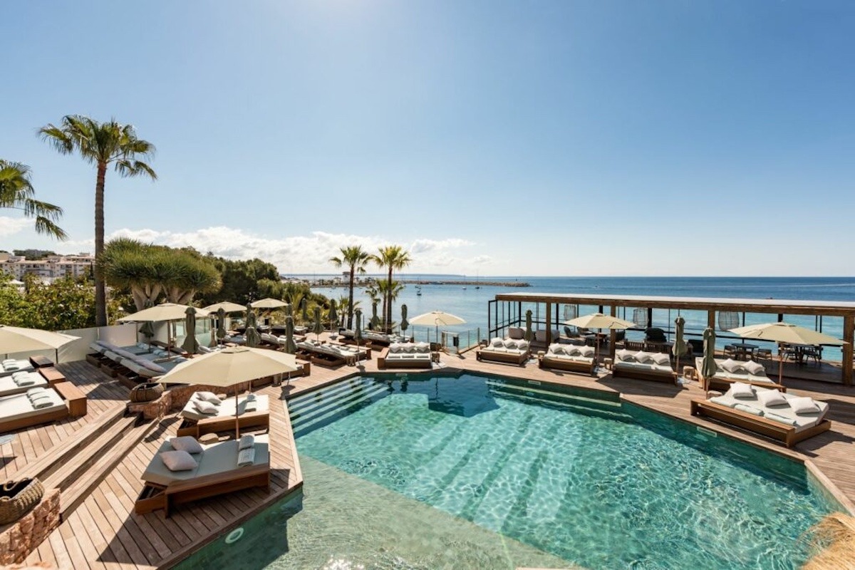 UM — beach club en Portals · Archidom Studio — imagen 6