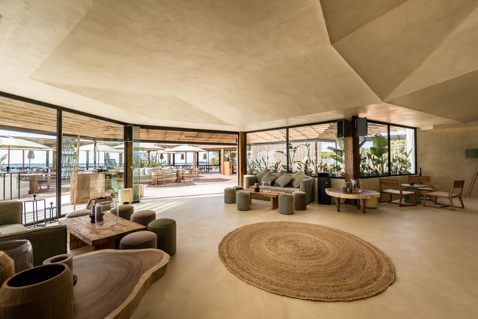 UM, beach club in Portals · Archidom Studio