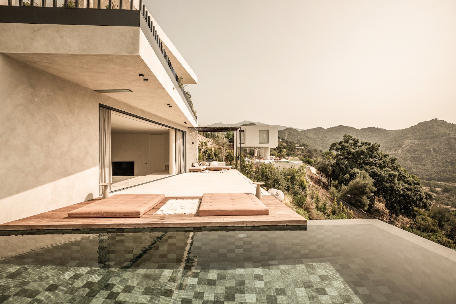 Casa Jaguar (Villa ACE) — villa de lujo en Montemayor · Archidom Studio — imagen 3