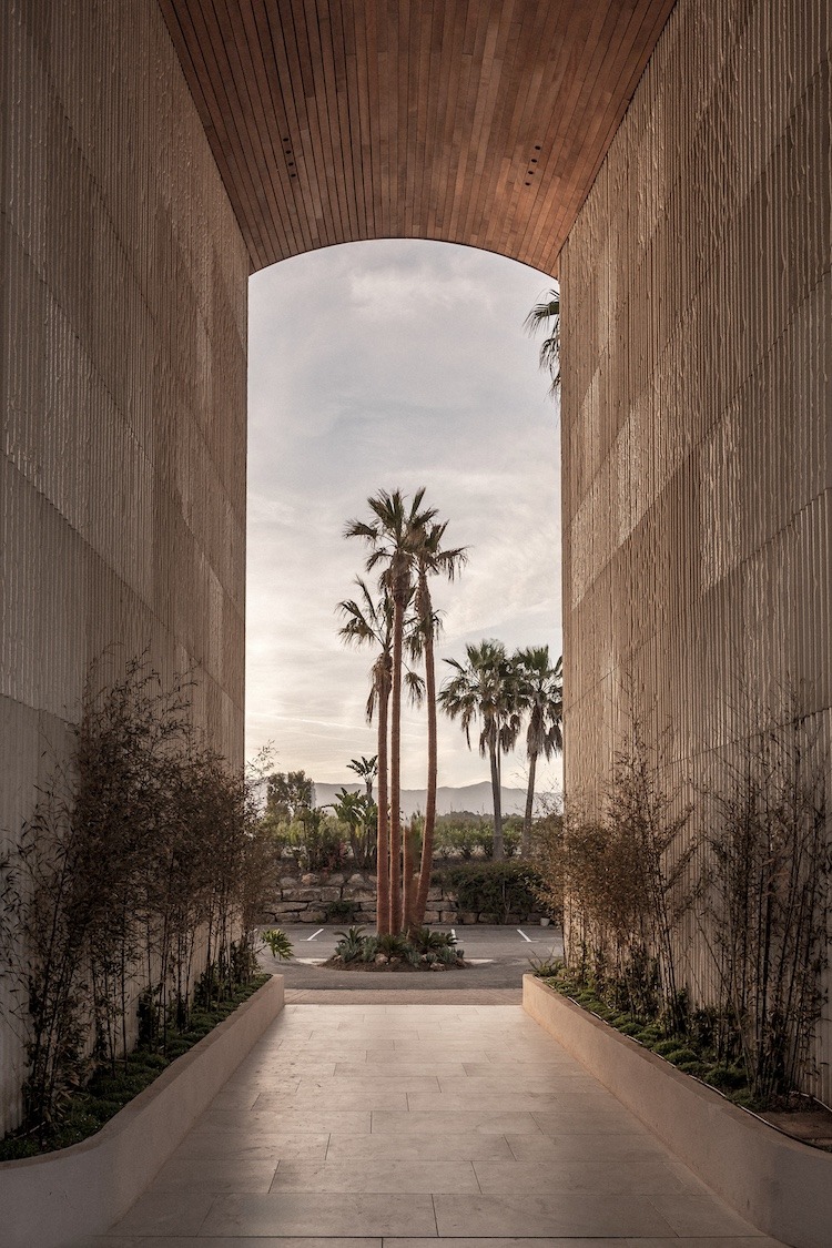 Archidom Studio_CENTRO COMERCIAL LAGUNA VILLAGE_12_Beach club_Marbella