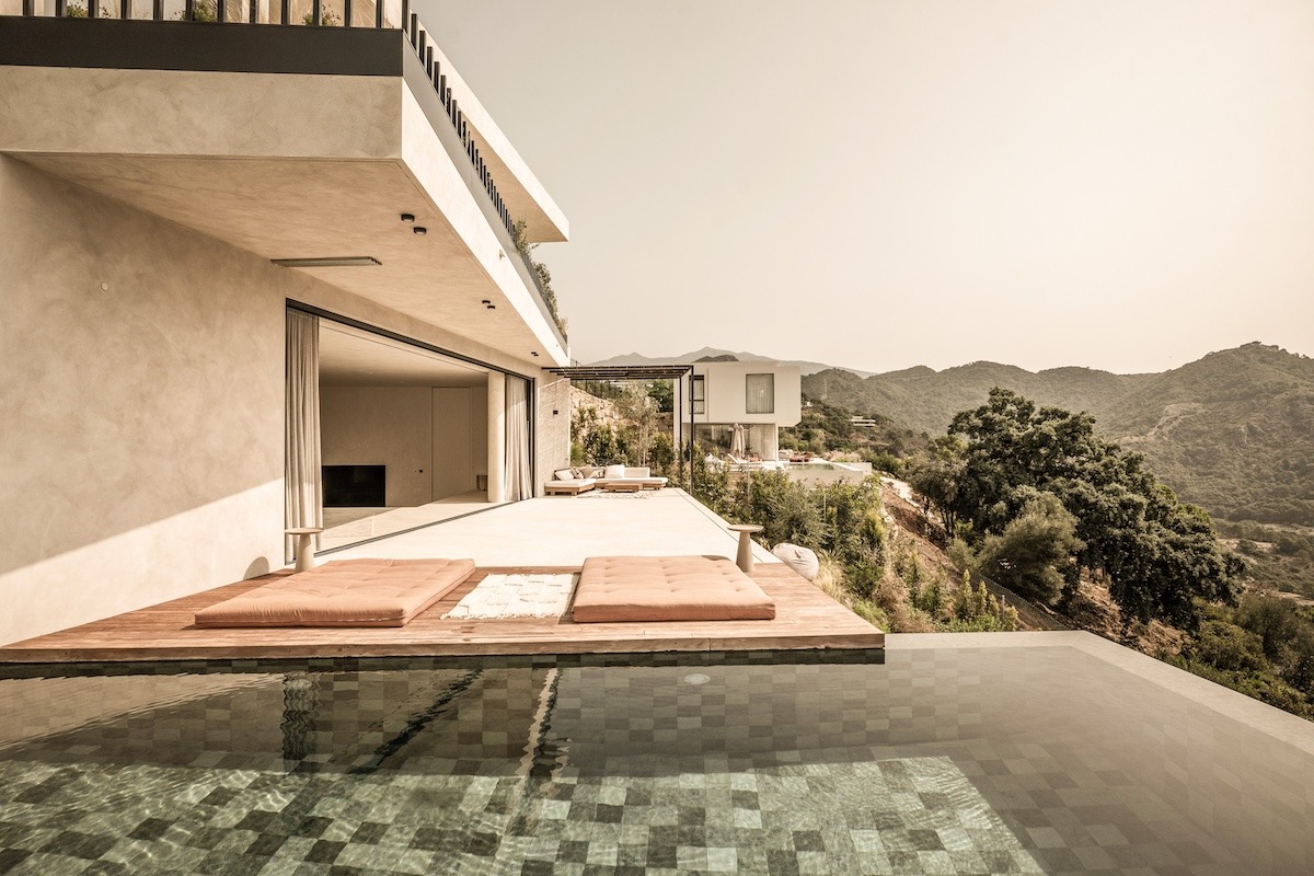 Archidom Studio_VILLA ACE MONTEMAYOR_03_Luxury residence