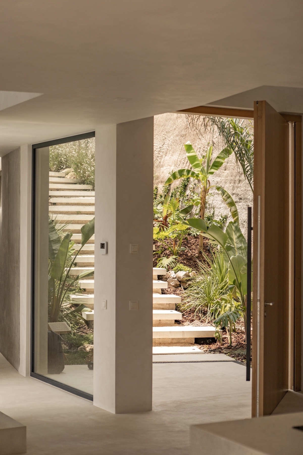 Archidom Studio_VILLA ACE MONTEMAYOR_04_Luxury residence